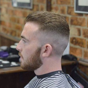 Combinado cabelo curto e degradê alto